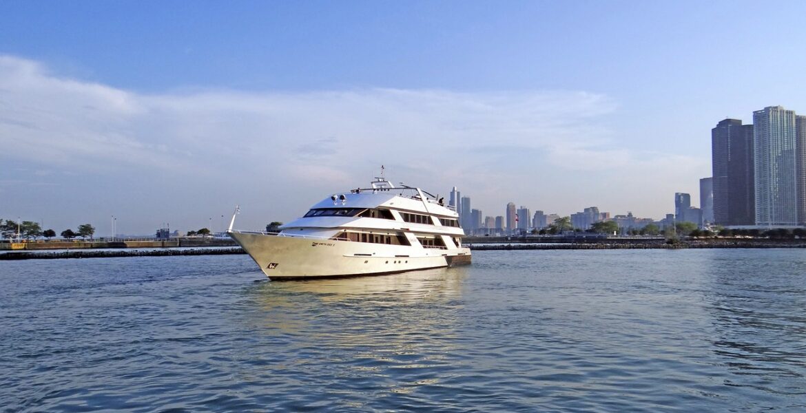 A ship in the middle of the Nile