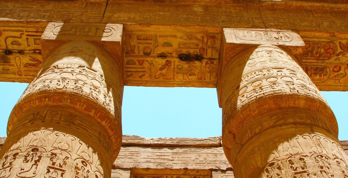 Two columns with Pharaonic decorations and colors